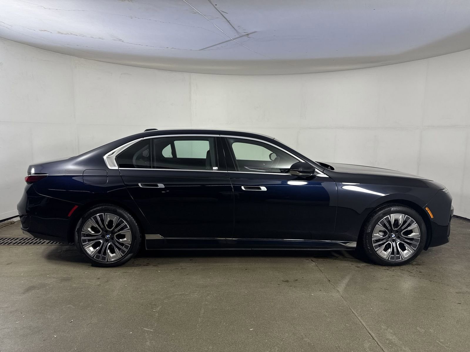 Used 2023 BMW i7 xDrive60 image 36