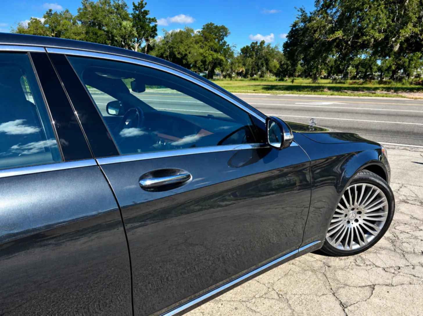 Used 2017 Mercedes-Benz S 550 Sedan w/ Premium Package image 4