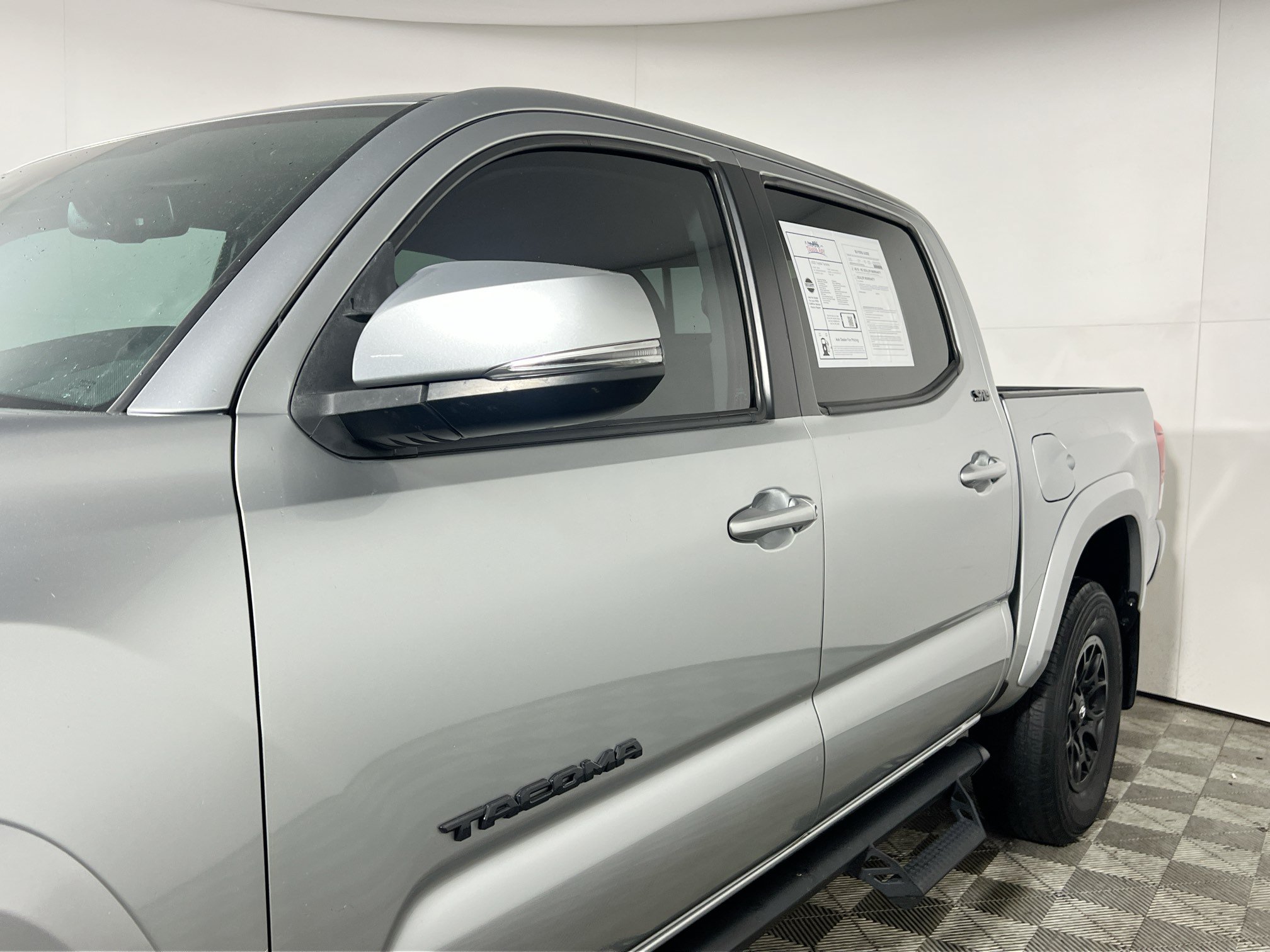 Used 2022 Toyota Tacoma SR5 w/ Technology Package RWD image 12