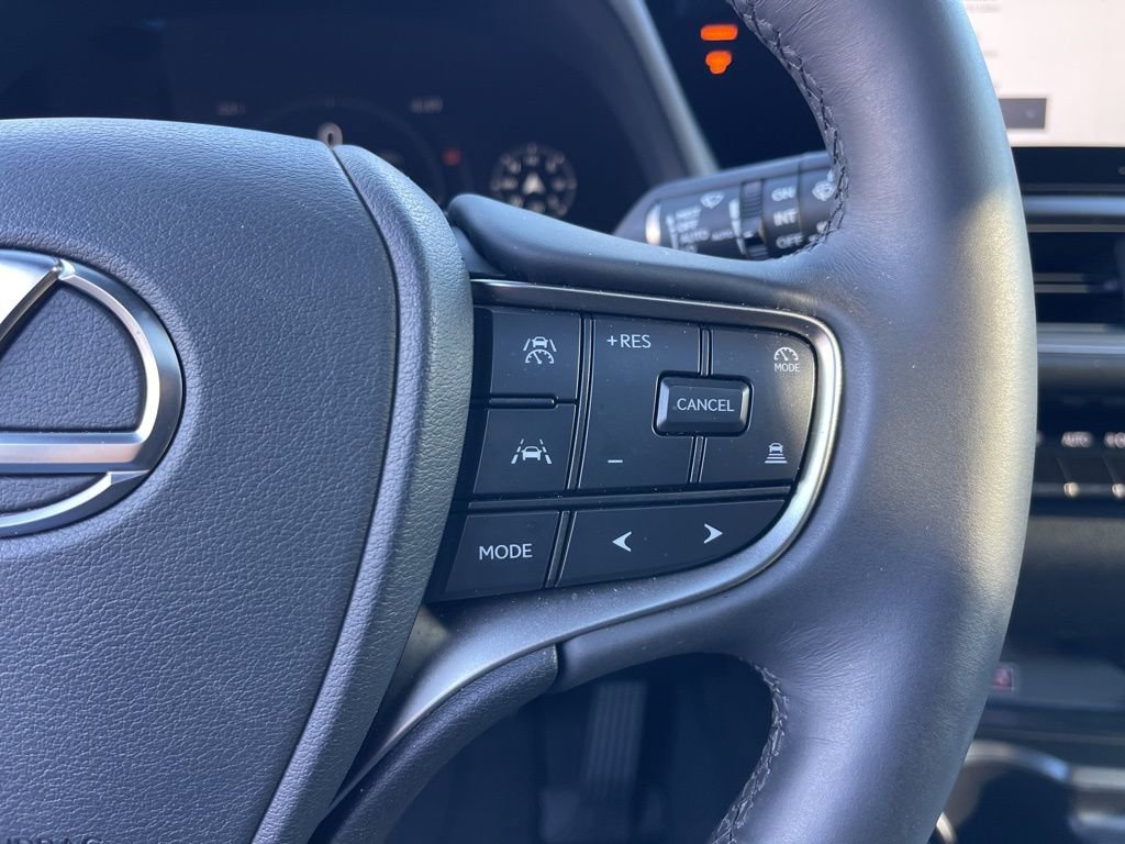 Used 2025 Lexus UX 300h AWD image 18