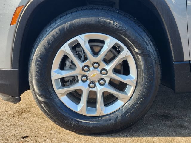 Used 2023 Chevrolet Traverse LS w/ Safety Package FWD image 10