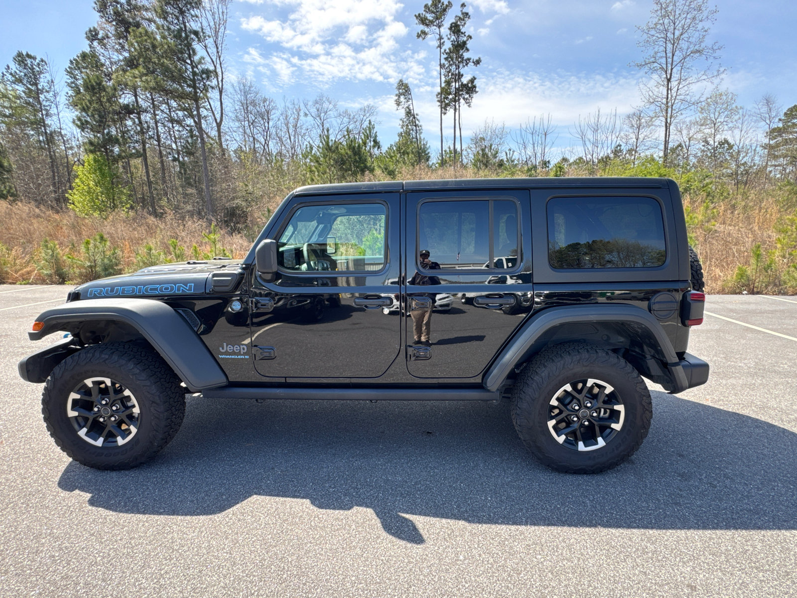 Used 2025 Jeep Wrangler Unlimited Rubicon 4xe w/ Safety Group AWD/4WD image 9