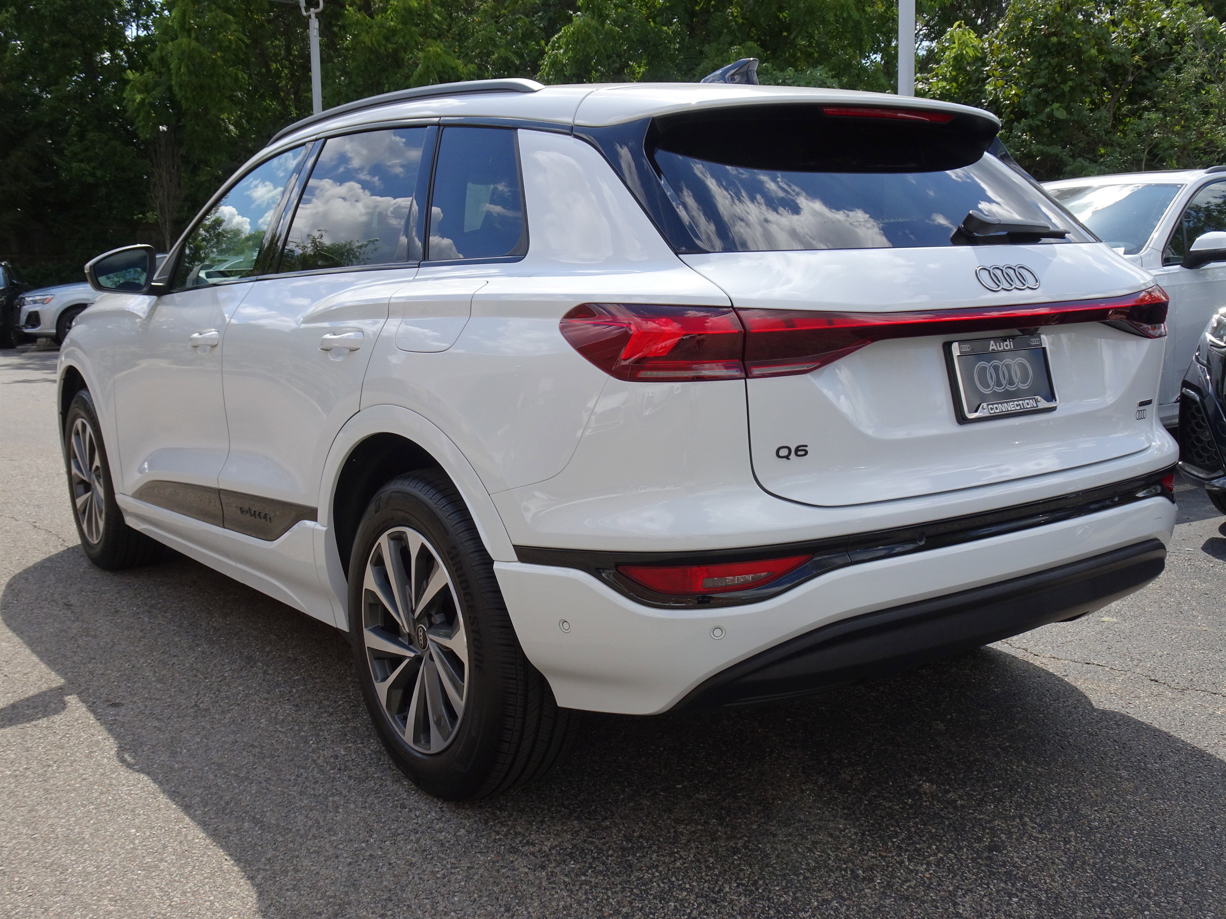 New 2025 Audi Q6 e-tron Premium image 3