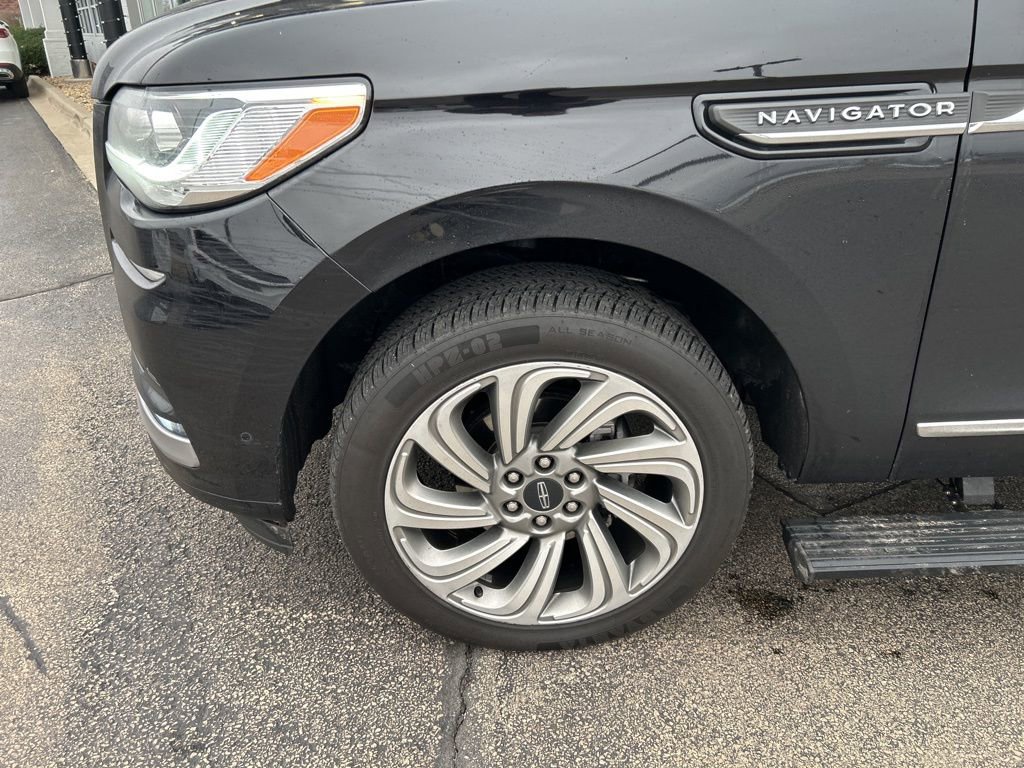 Used 2022 Lincoln Navigator L Reserve image 3