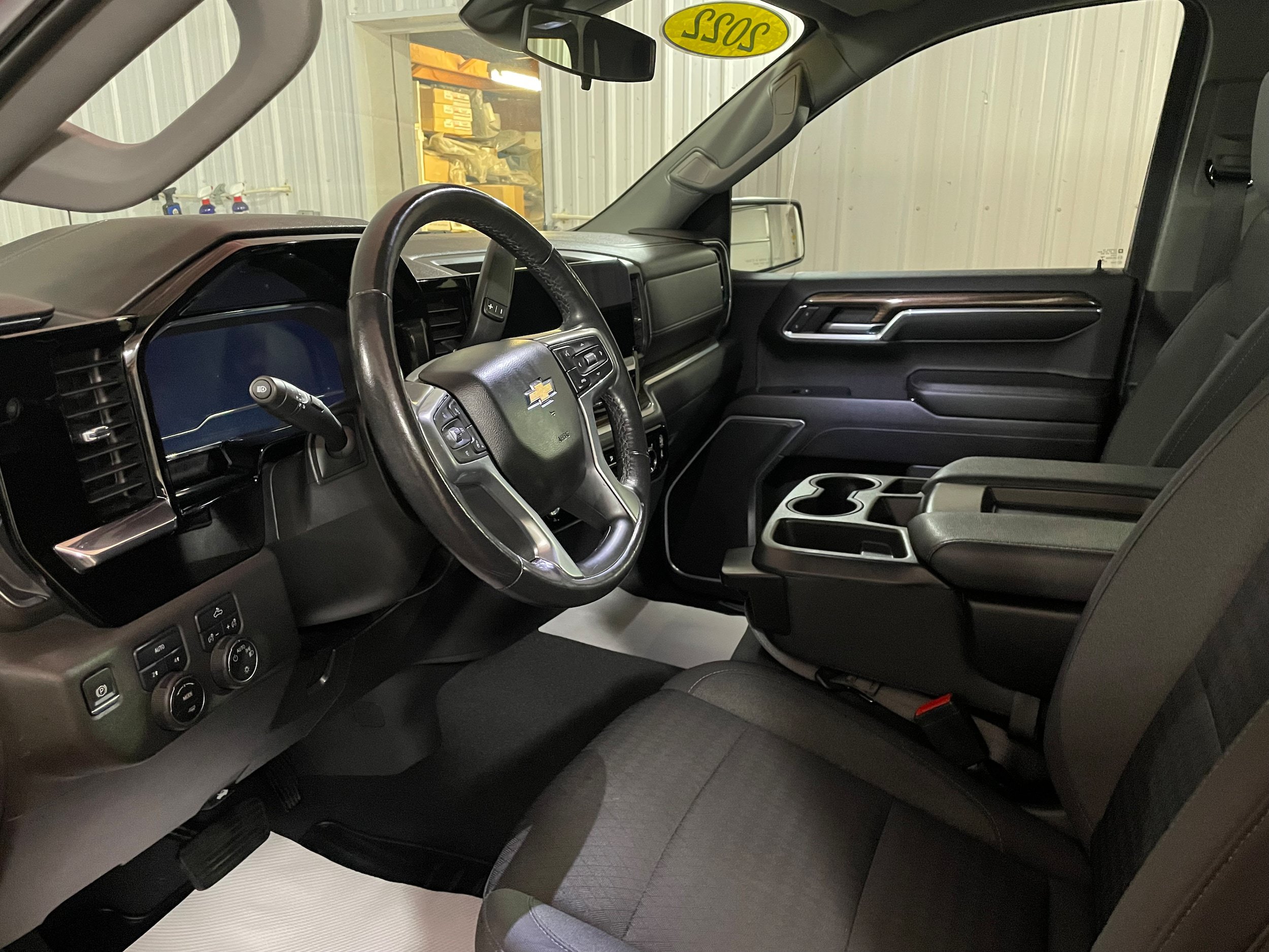 Used 2022 Chevrolet Silverado 1500 LT AWD/4WD image 9