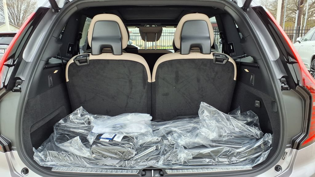 New 2026 Volvo XC90 B6 Plus w/ Protection Package Premier AWD/4WD image 9
