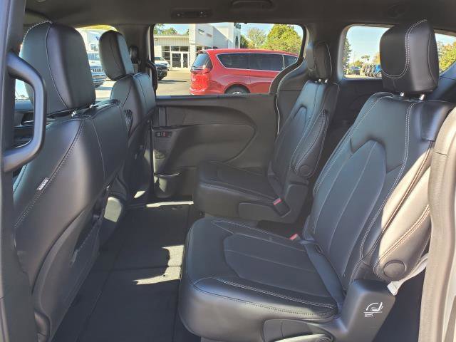 New 2026 Chrysler Pacifica Select image 23