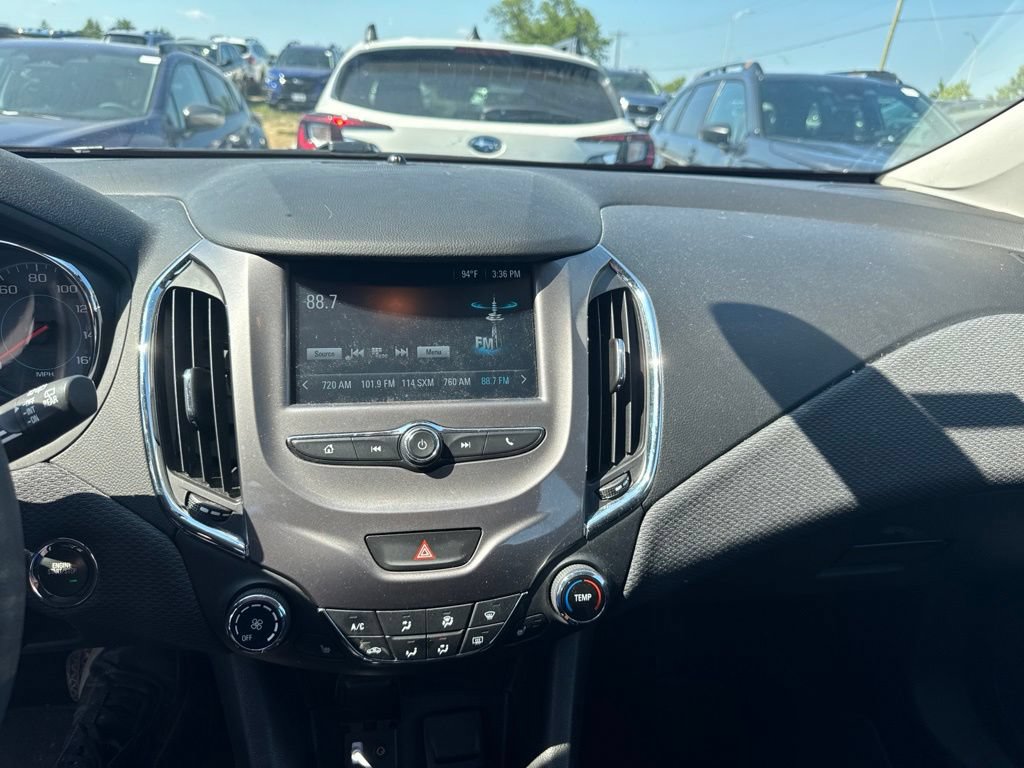 Used 2018 Chevrolet Cruze LT w/ Convenience Package FWD image 8