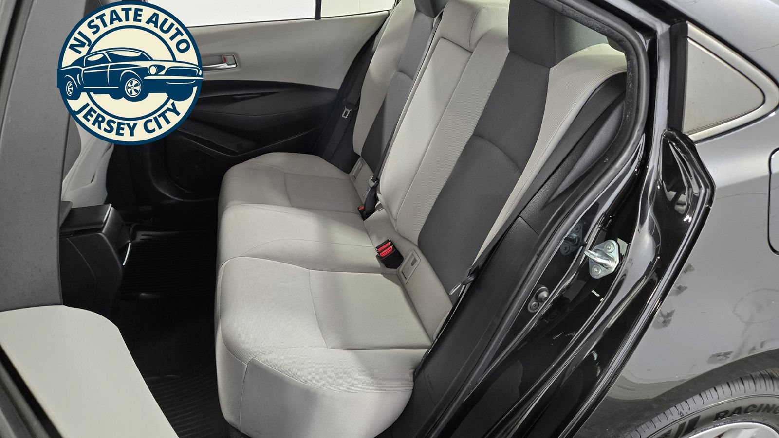 Used 2021 Toyota Corolla LE w/ LE Convenience Package FWD image 23