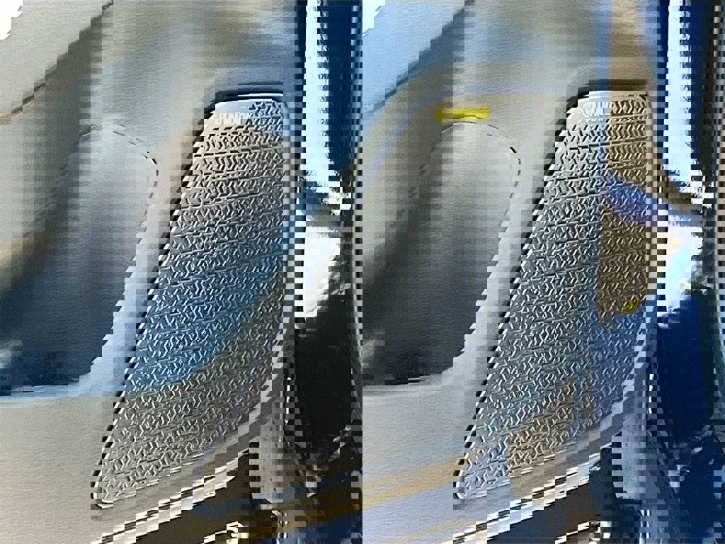 New 2025 Mitsubishi Outlander SE image 19