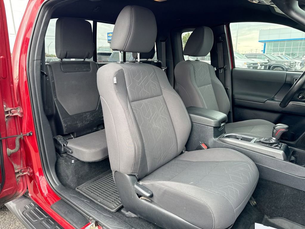 Used 2018 Toyota Tacoma TRD Off-Road AWD/4WD image 24
