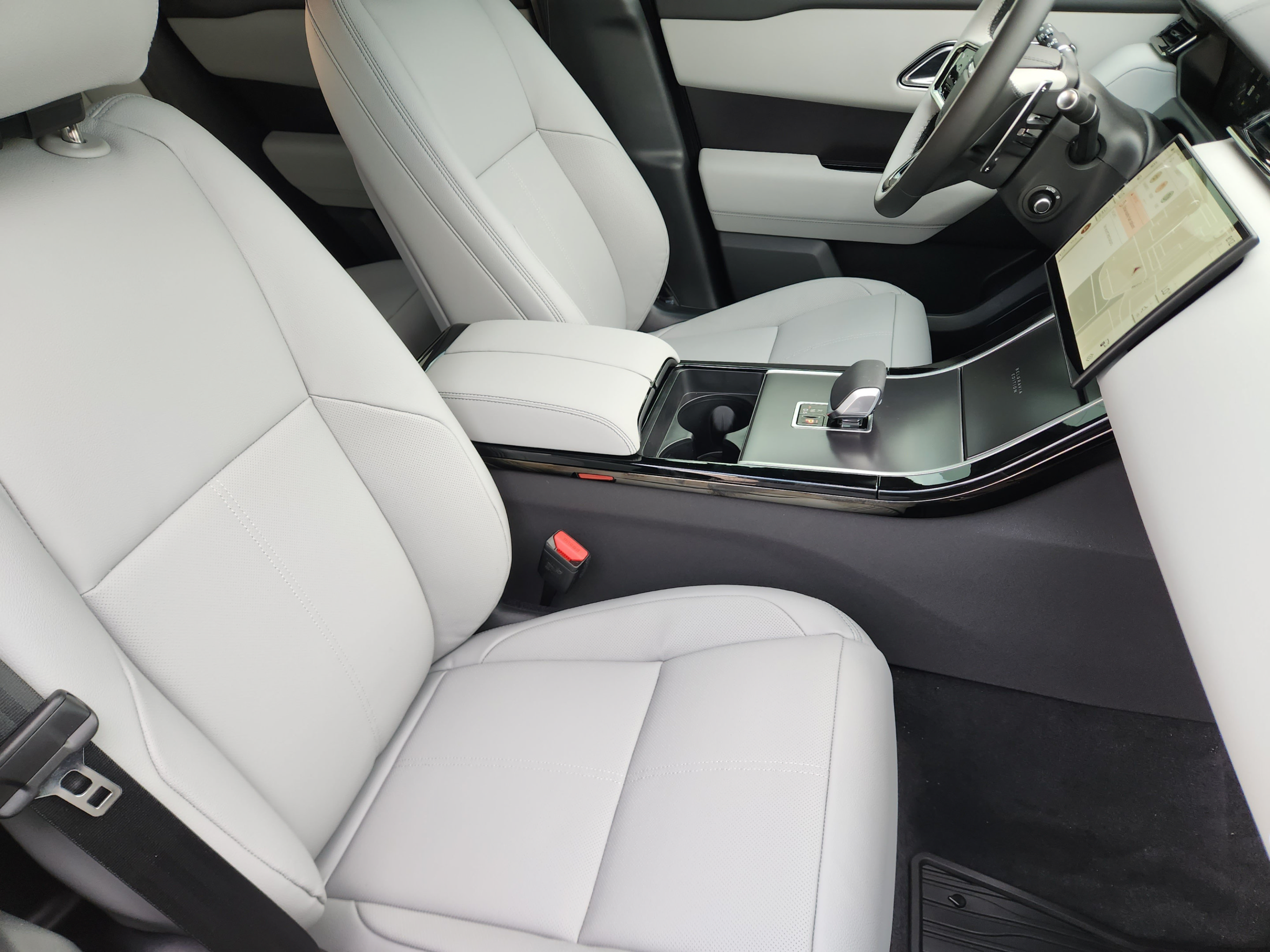 New 2026 Land Rover Range Rover Velar Belgravia AWD/4WD image 9