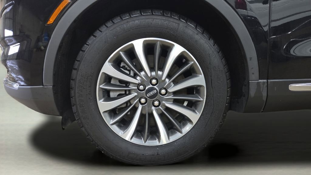 Used 2023 Lincoln Nautilus AWD image 32