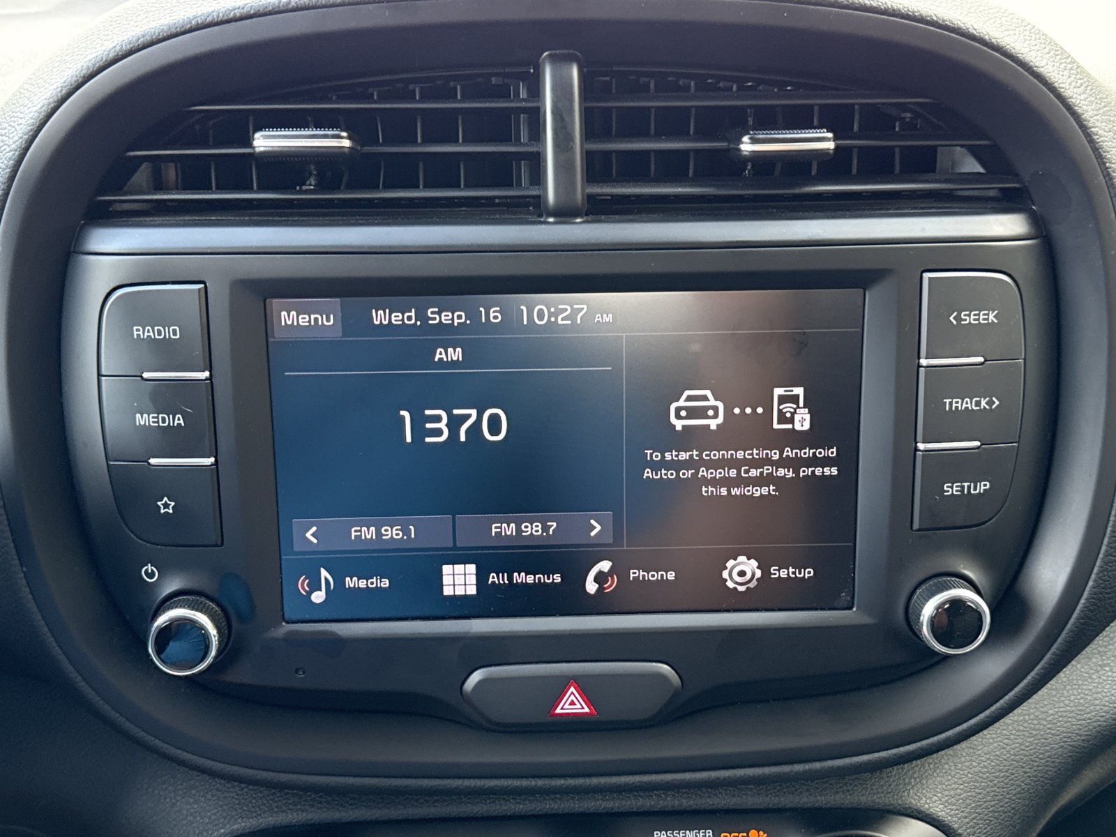 Used 2025 Kia Soul LX w/ LX Technology Package FWD image 20
