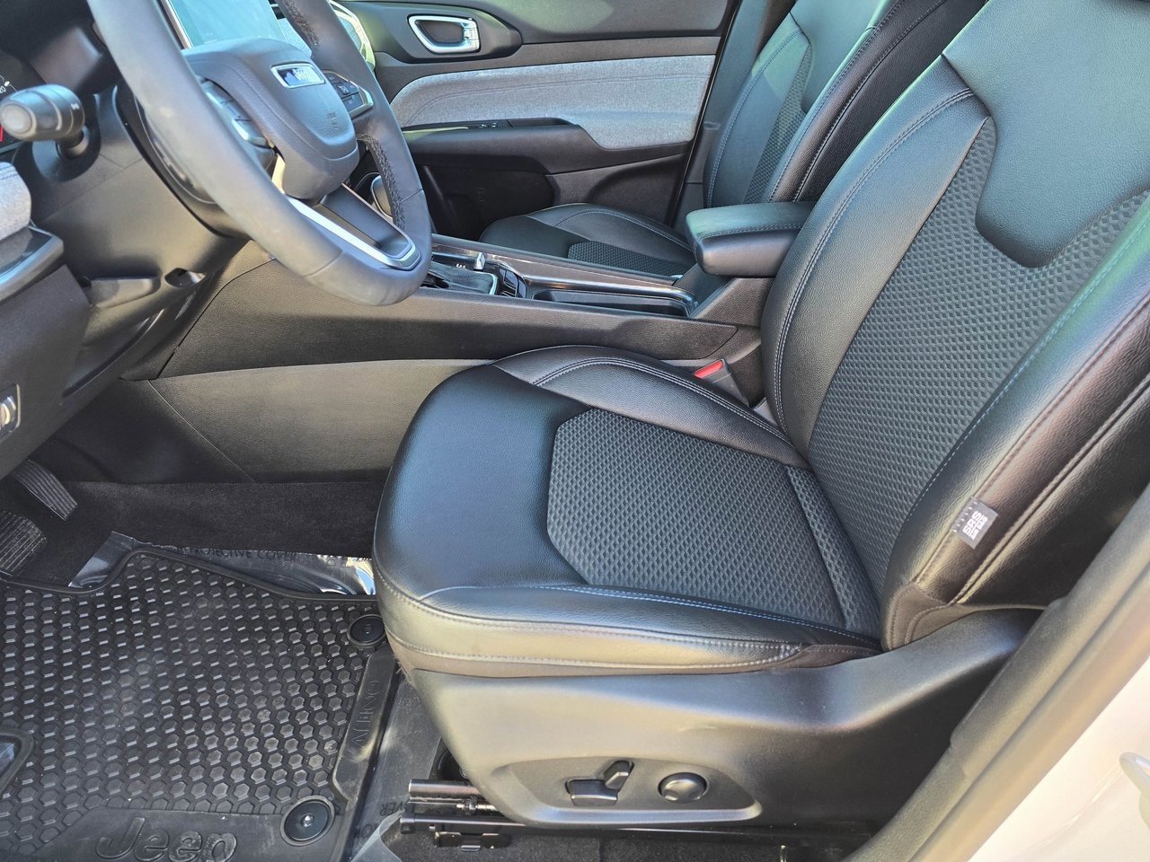 Used 2024 Jeep Compass Latitude w/ Convenience Group image 13