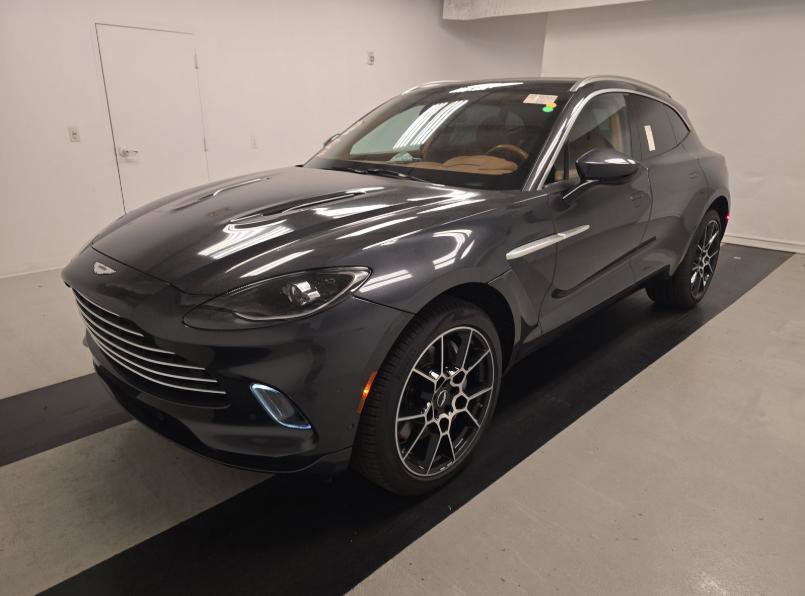 Used 2022 Aston Martin DBX image 2