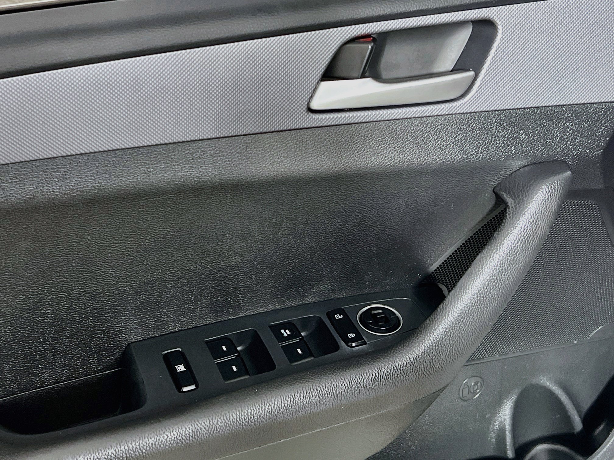 Used 2018 Hyundai Sonata SE FWD image 17
