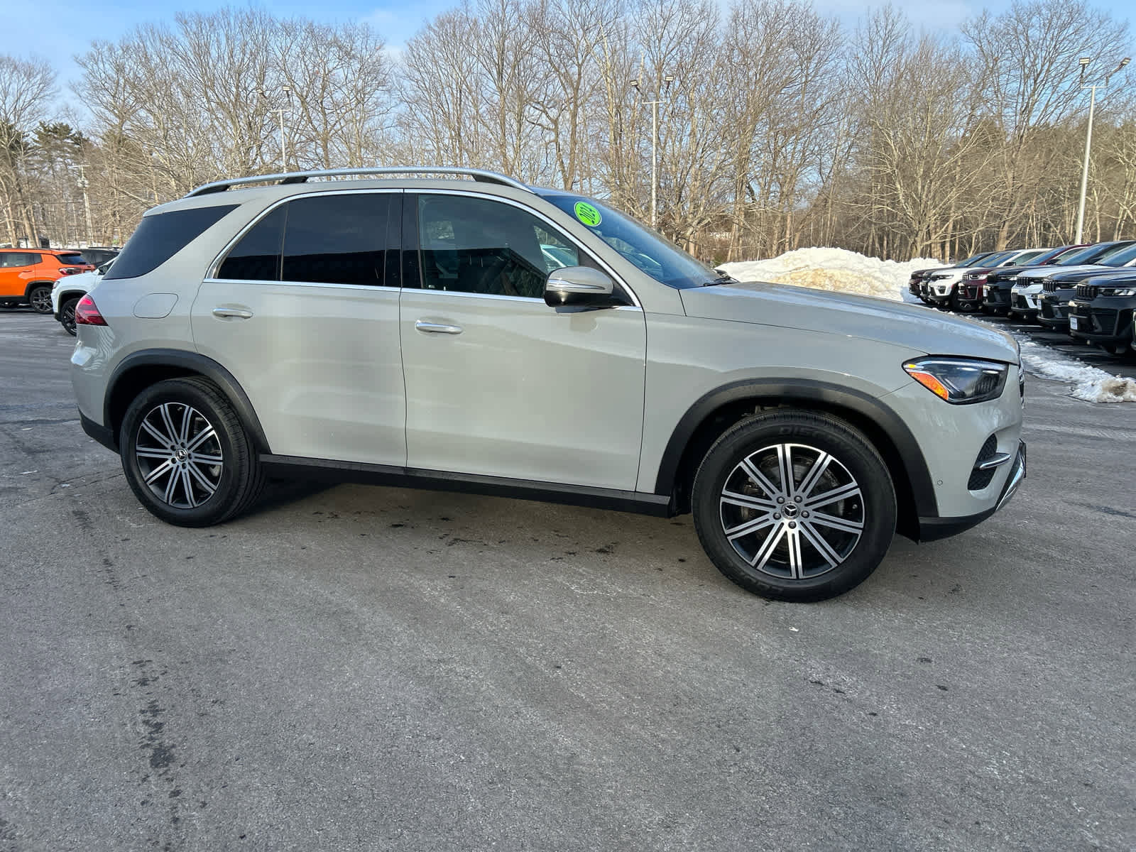 Used 2024 Mercedes-Benz GLE 350 4MATIC image 3