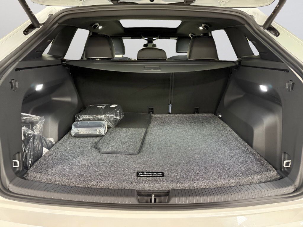 New 2026 Volkswagen Atlas Cross Sport SEL Premium R-Line image 9