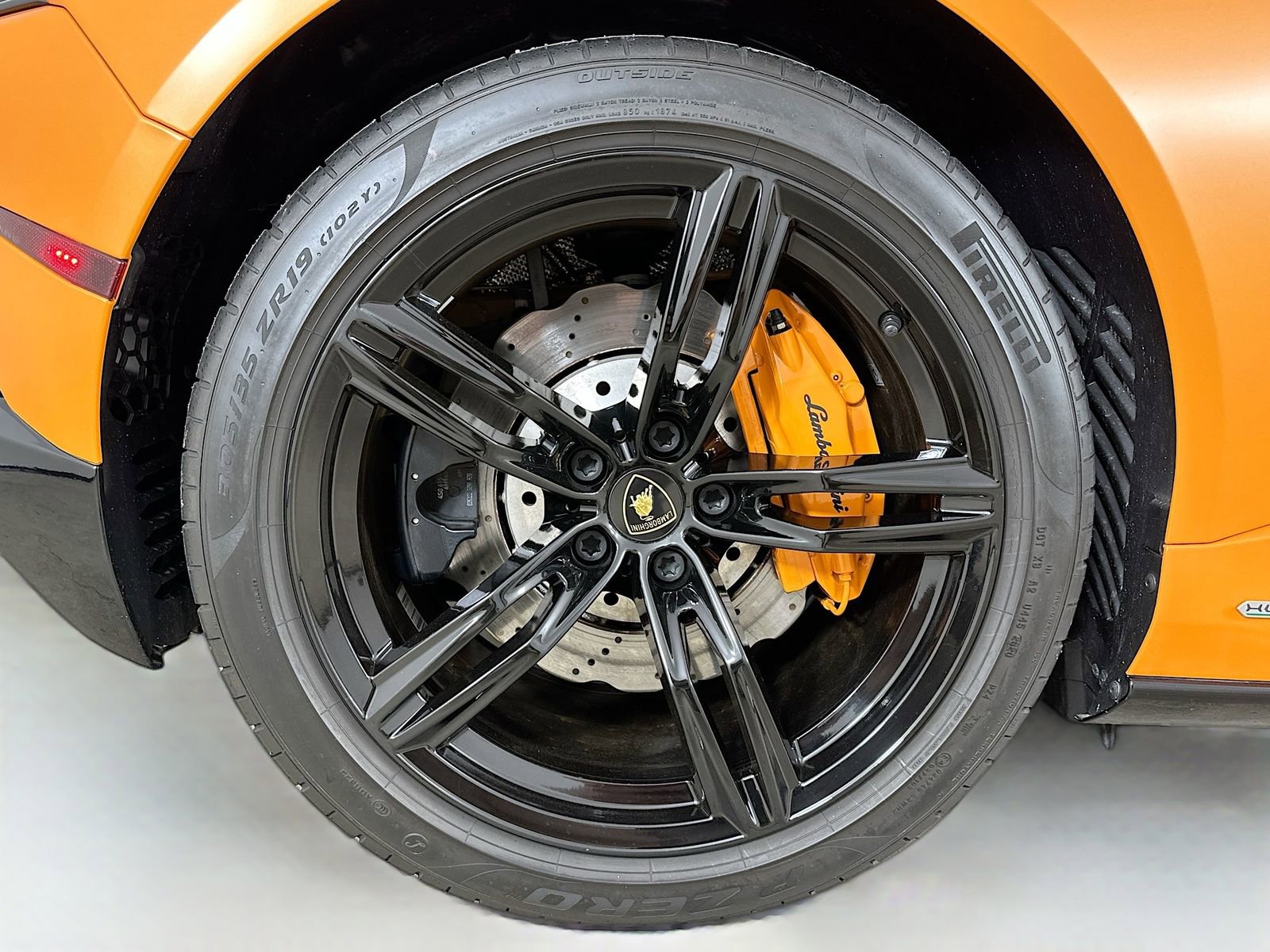 Used 2021 Lamborghini Huracan EVO RWD image 57