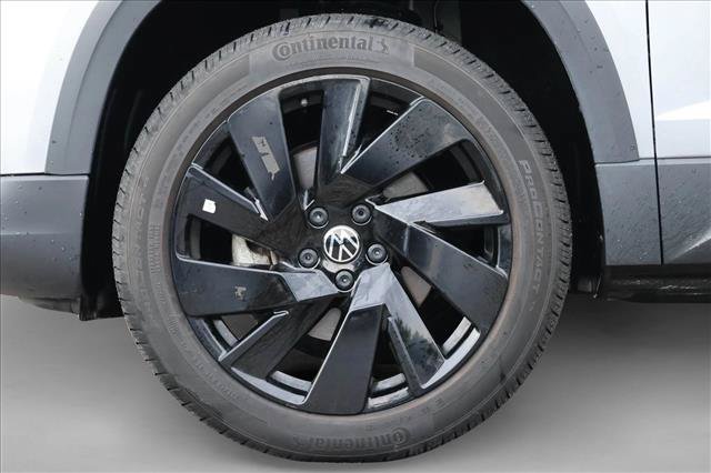 Used 2023 Volkswagen Taos SE w/ Panoramic Sunroof Package AWD/4WD image 9