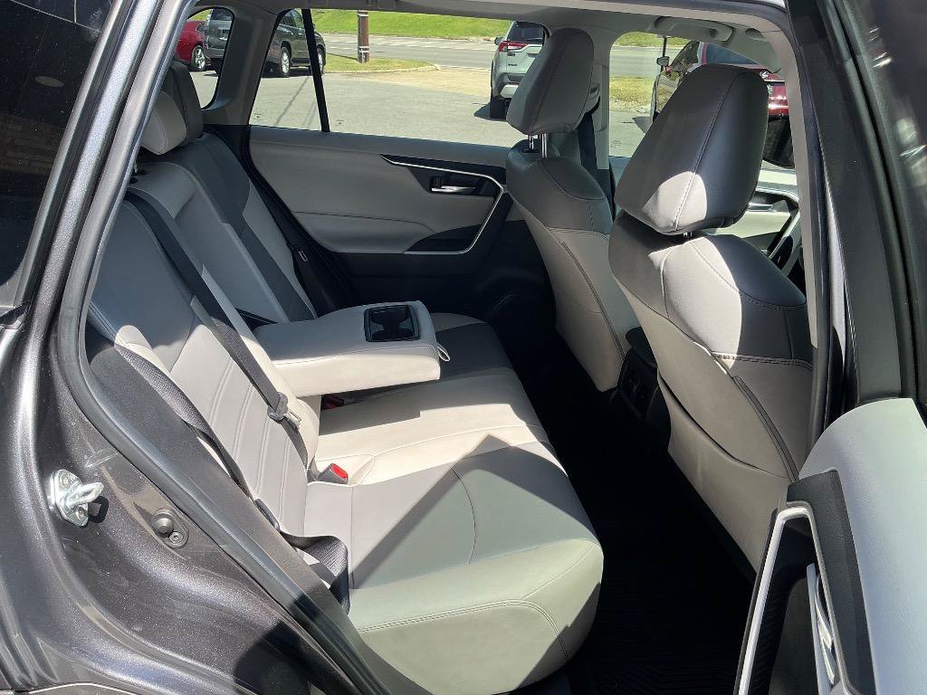 Used 2022 Toyota RAV4 XLE Premium FWD image 11