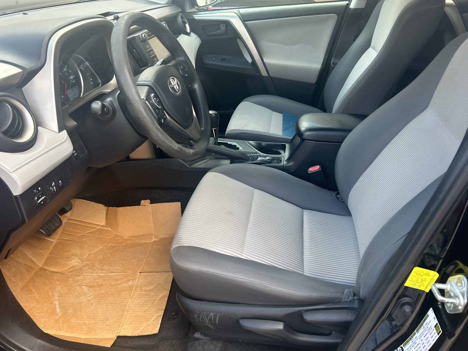 Used 2015 Toyota RAV4 LE AWD/4WD image 11