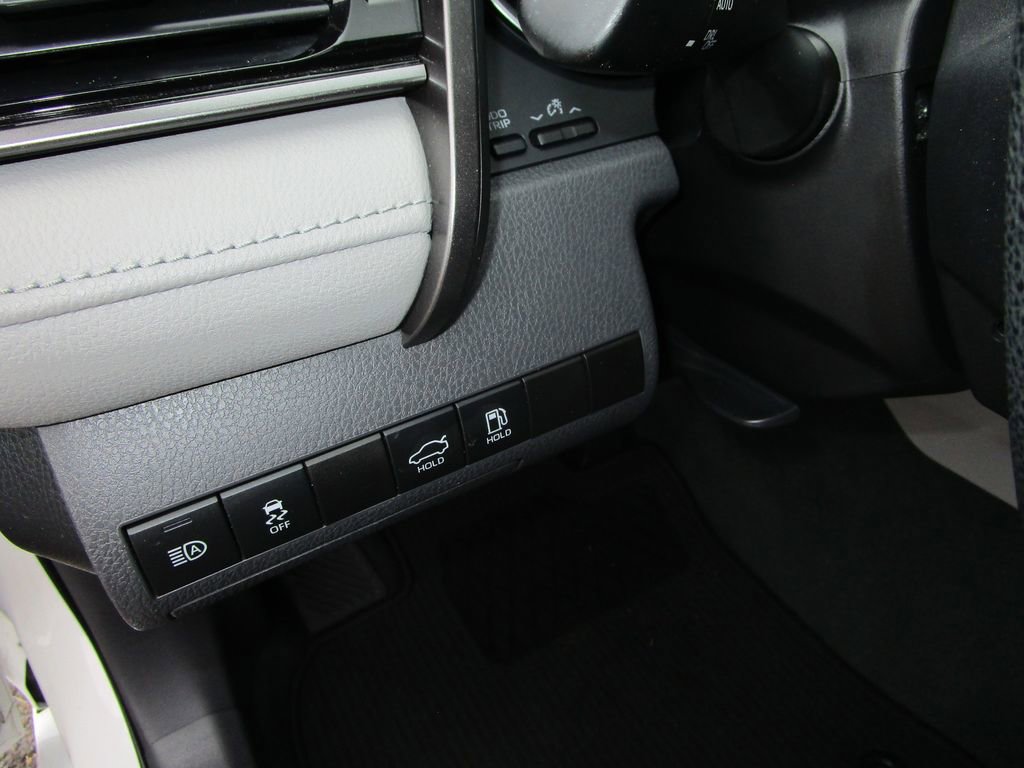 Used 2022 Toyota Camry LE image 20
