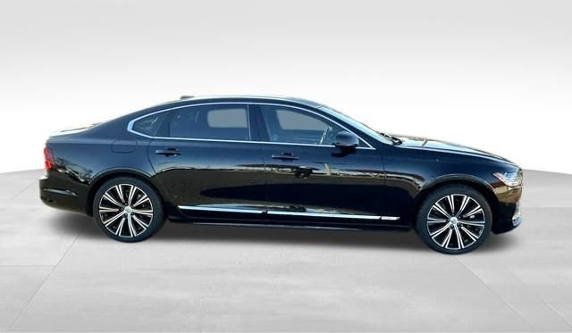 Used 2023 Volvo S90 B6 Plus image 9