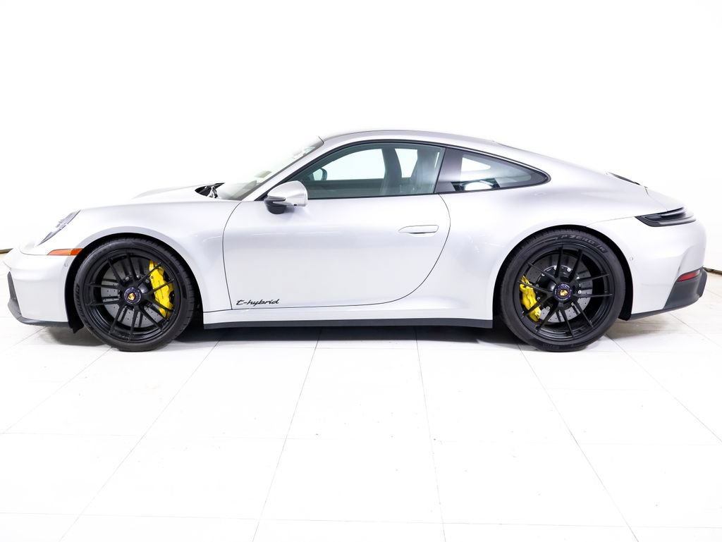 Used 2025 Porsche 911 Carrera GTS RWD image 2