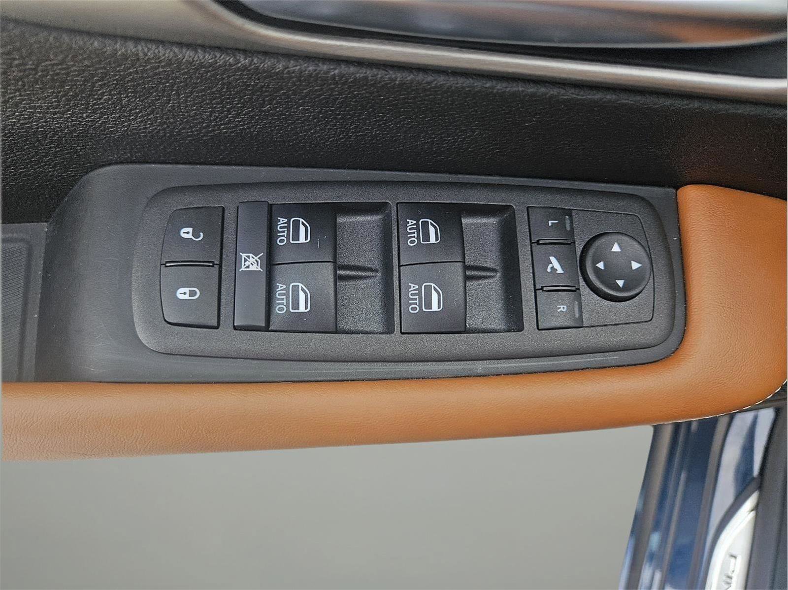 Used 2025 Chrysler Pacifica Pinnacle image 55