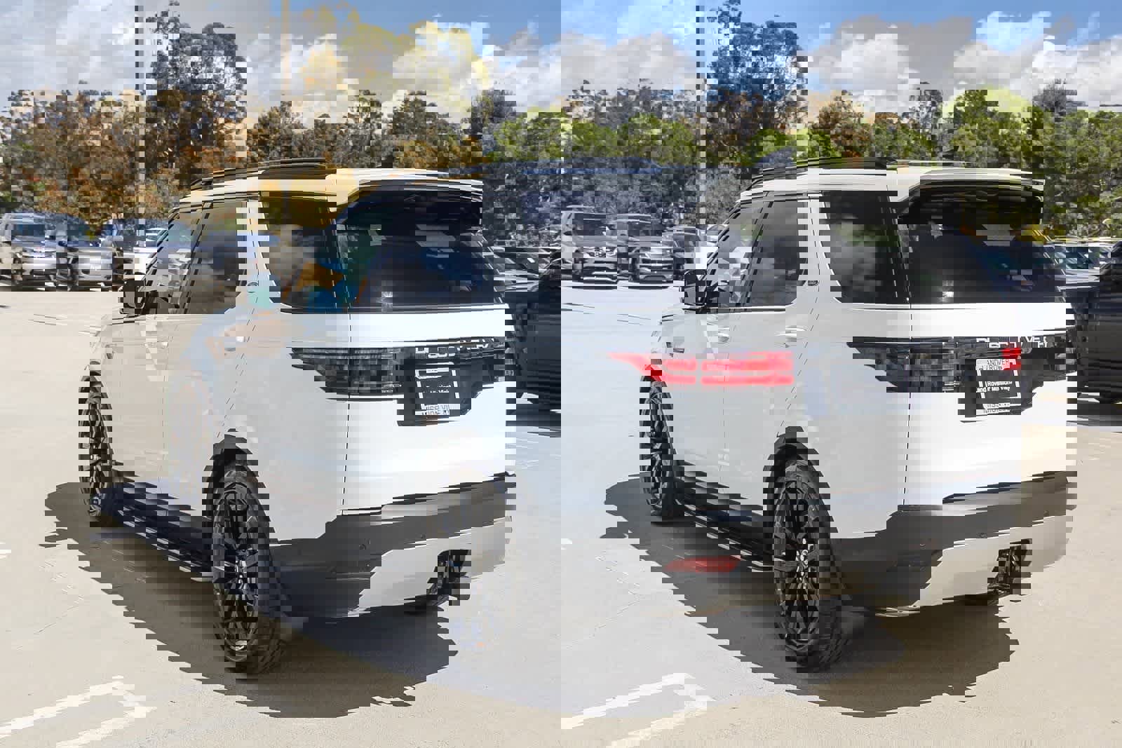New 2026 Land Rover Discovery S image 4