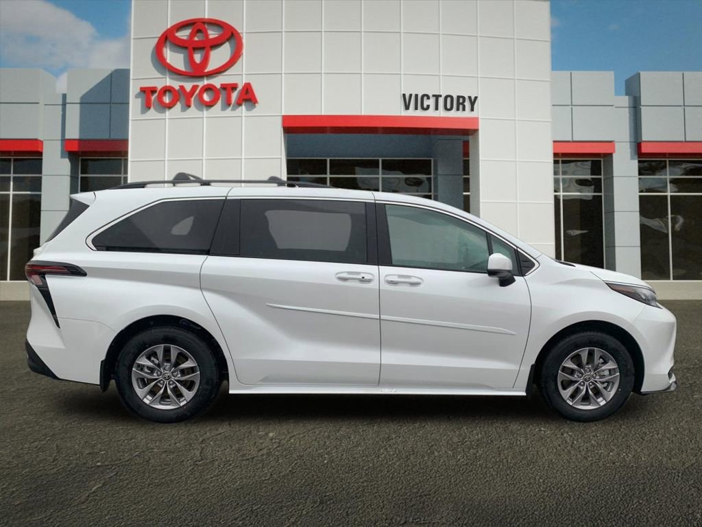 New 2026 Toyota Sienna XLE image 2