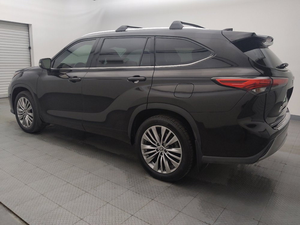 Used 2021 Toyota Highlander Platinum image 3