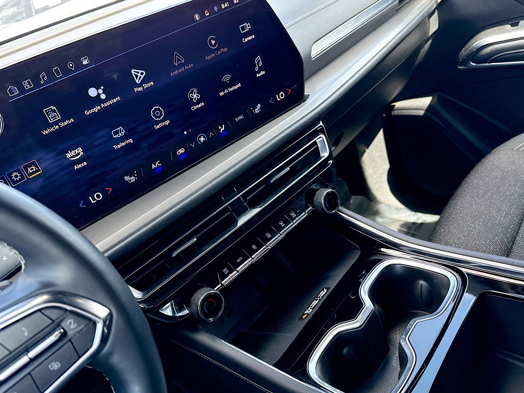 Used 2025 Chevrolet Traverse LT image 28