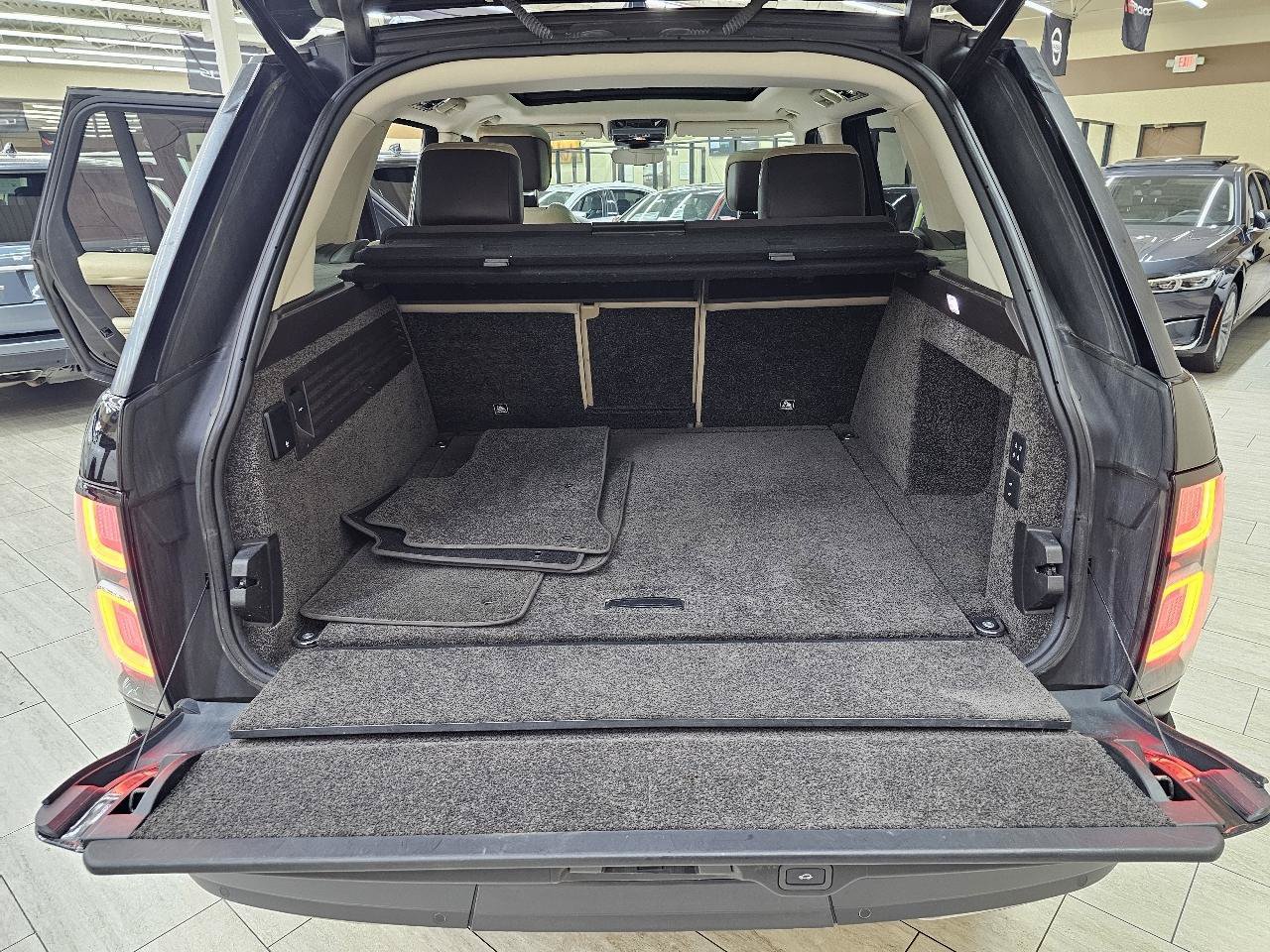 Used 2018 Land Rover Range Rover HSE AWD/4WD image 14