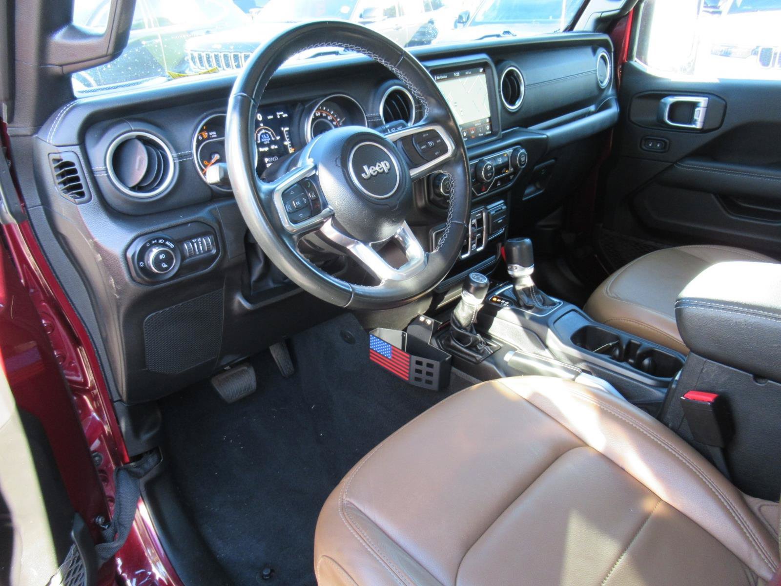 Certified 2022 Jeep Gladiator Overland w/ Popular Equipment Package AWD/4WD image 16