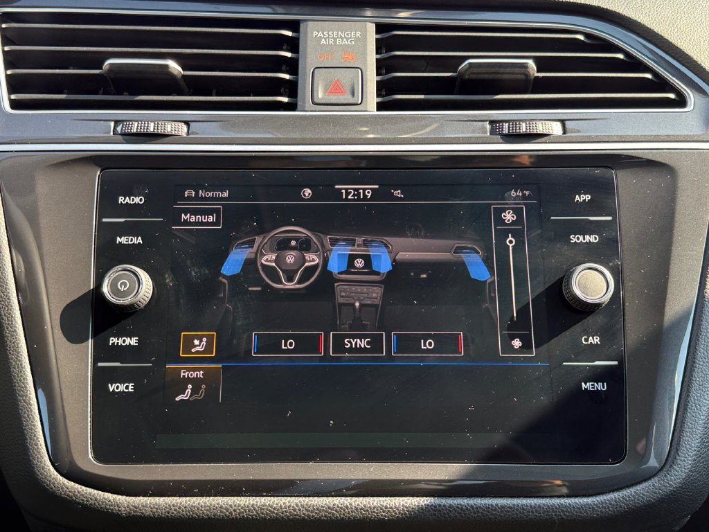 Used 2024 Volkswagen Tiguan SE AWD/4WD image 16