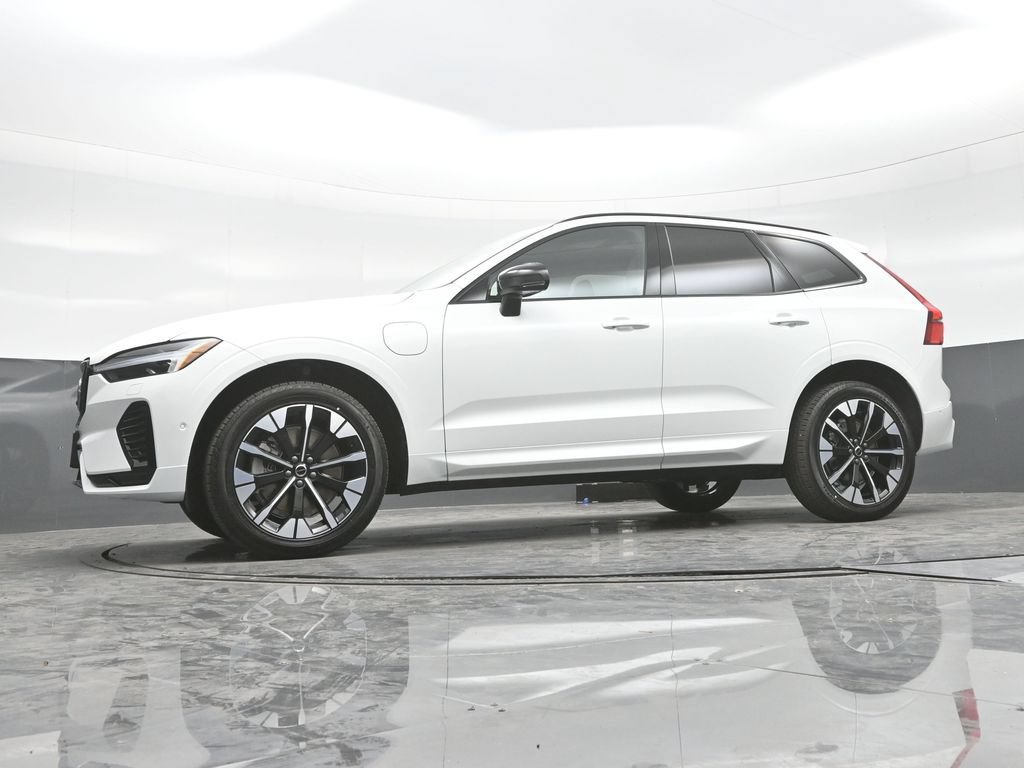 New 2026 Volvo XC60 T8 Plus w/ Climate Package PRO AWD/4WD image 25