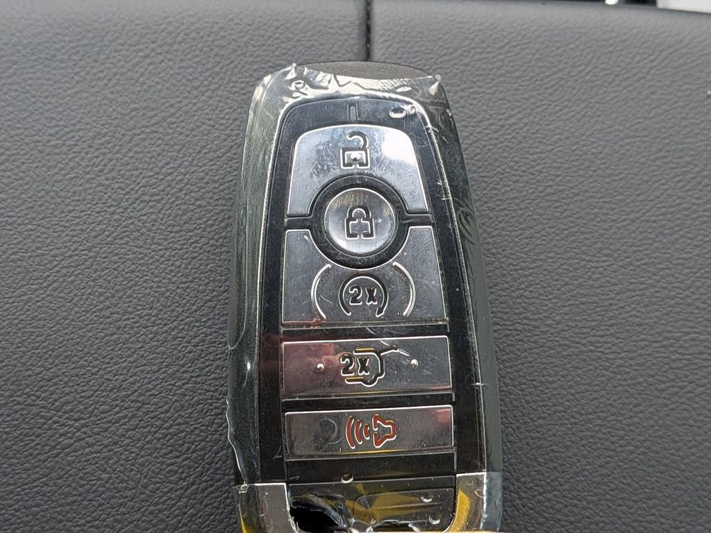 Used 2025 Lincoln Nautilus Premier image 31