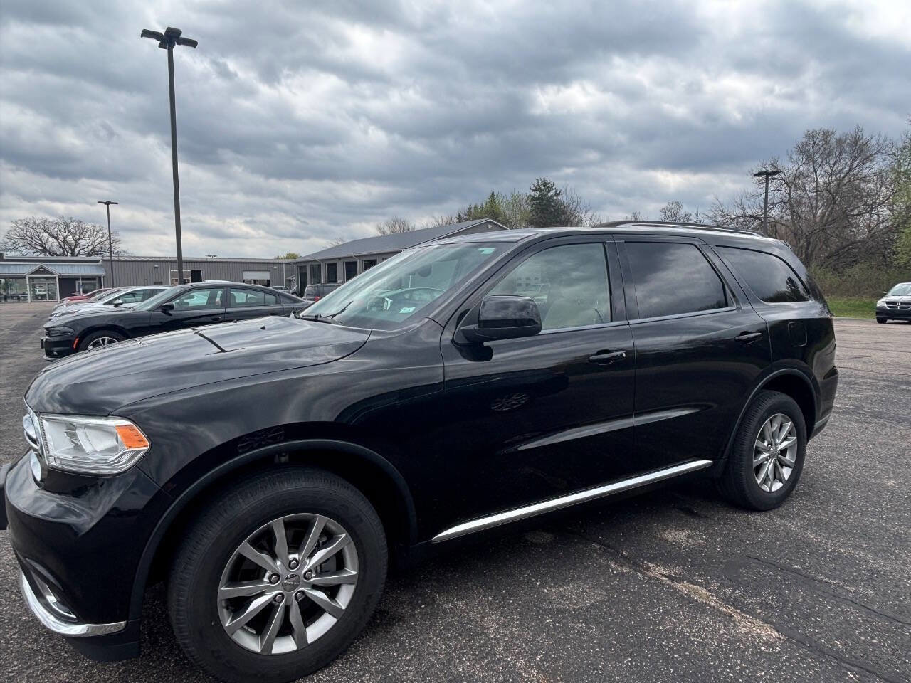Used 2017 Dodge Durango SXT w/ Quick Order Package 23B AWD/4WD image 1