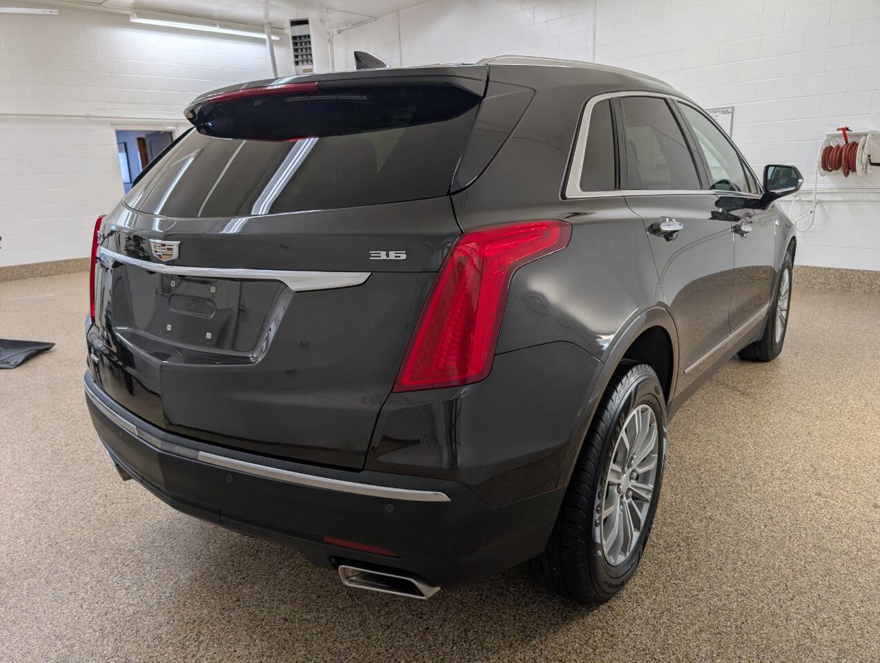 Used 2018 Cadillac XT5 Luxury AWD/4WD image 4