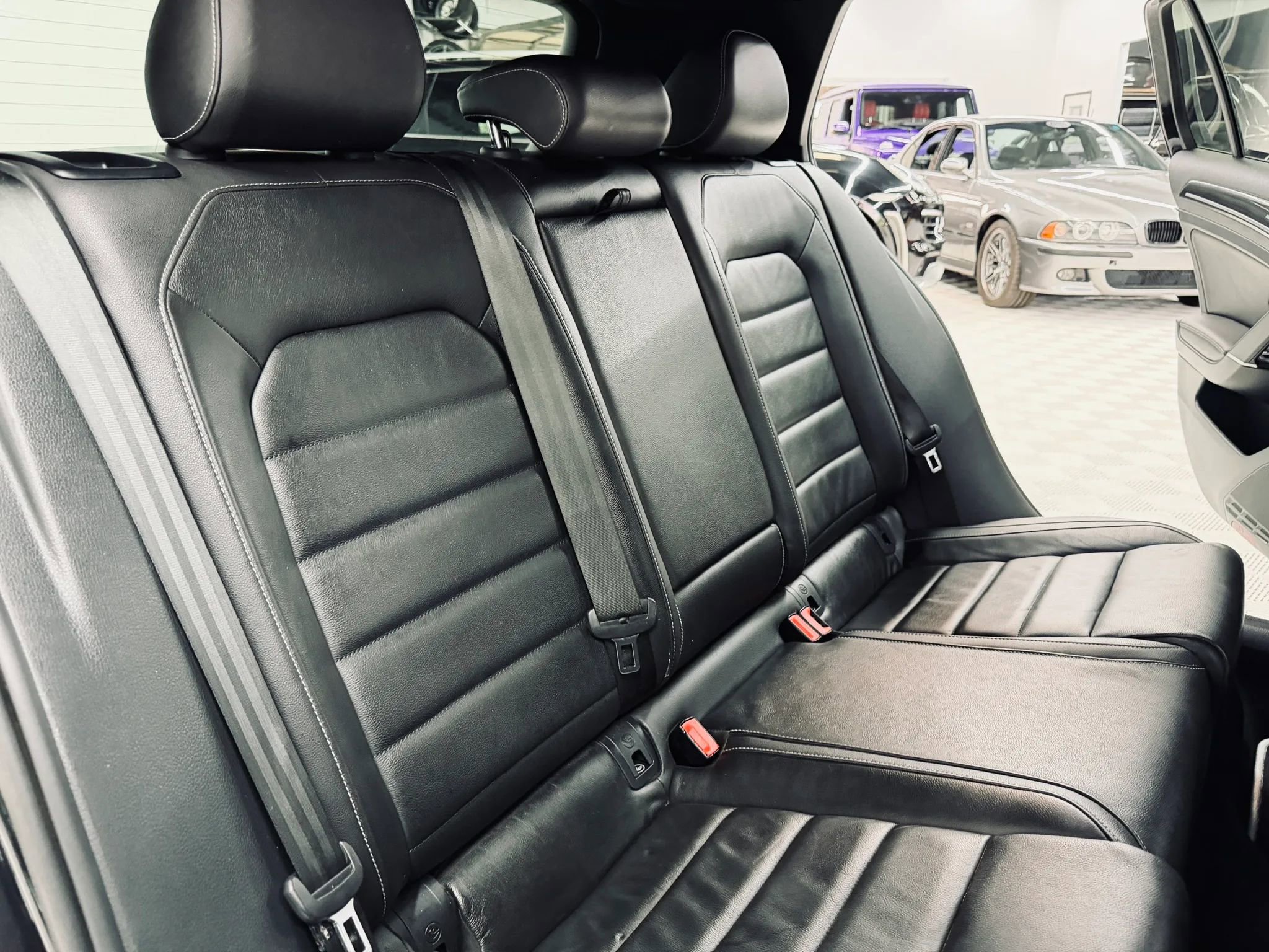 Used 2016 Volkswagen Golf R 4-Door image 31