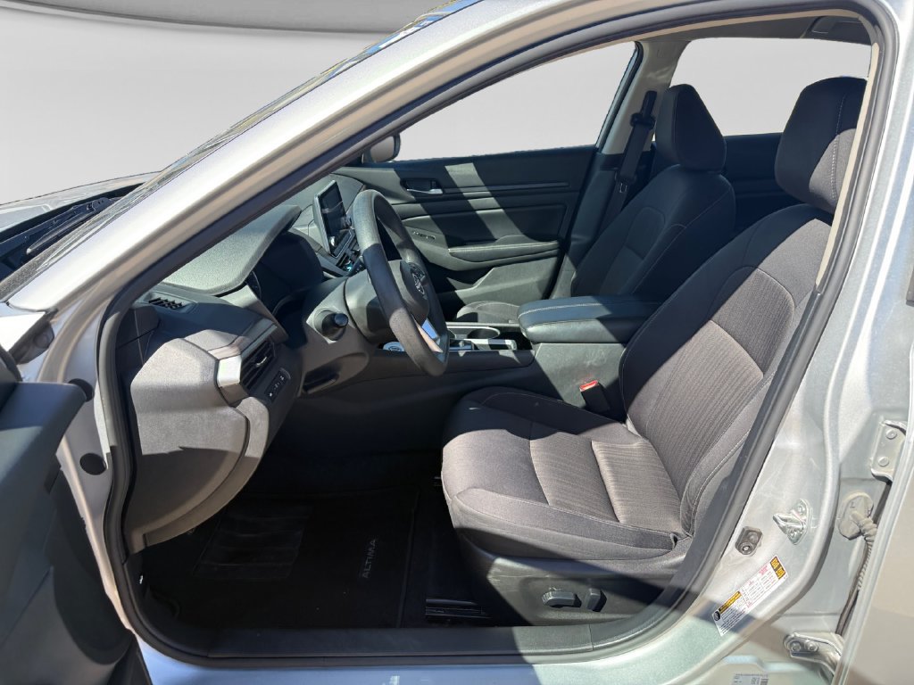 Used 2024 Nissan Altima 2.5 SV FWD image 17