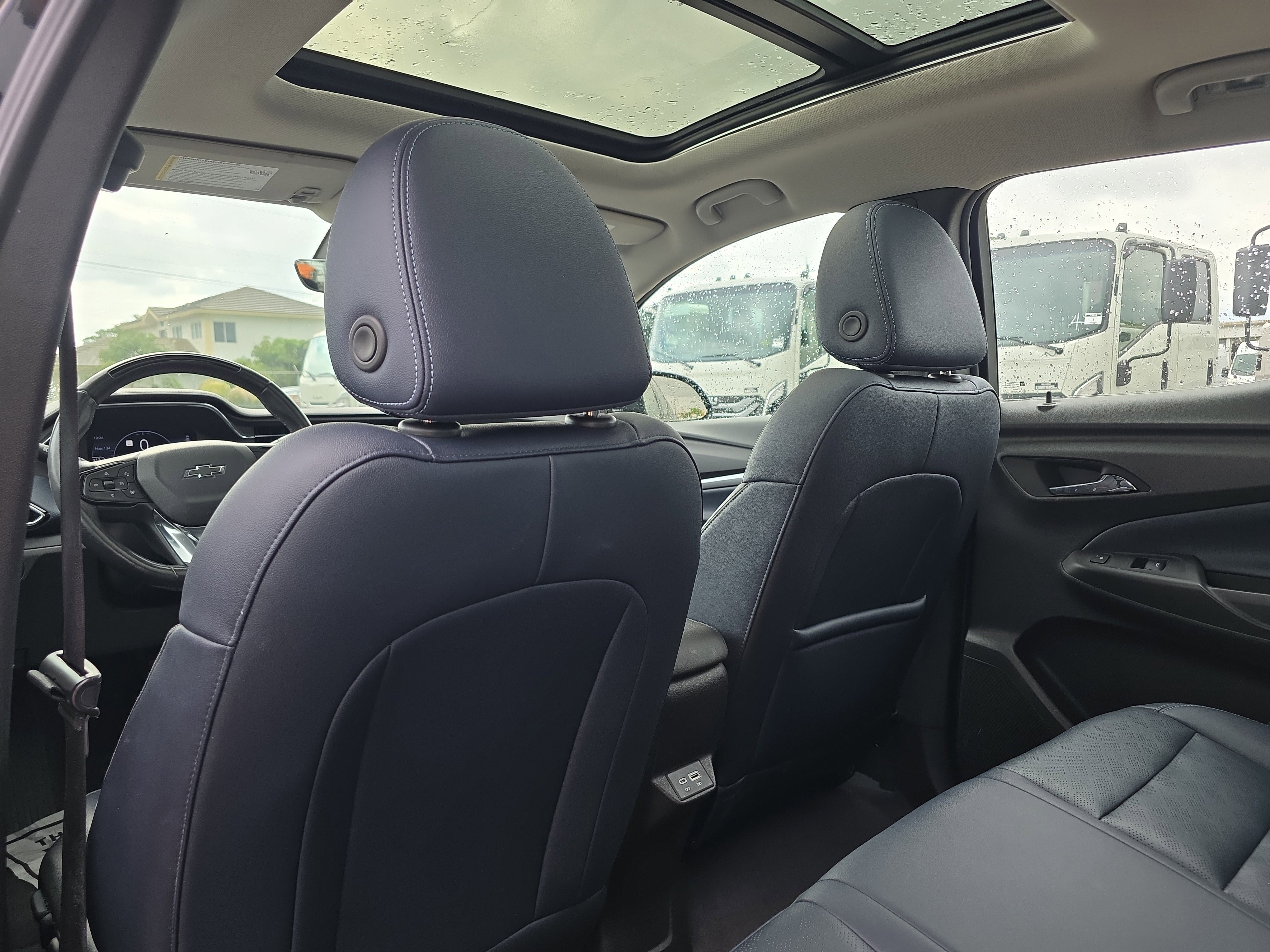 Used 2022 Chevrolet Bolt EUV Premier w/ Launch Edition FWD image 17