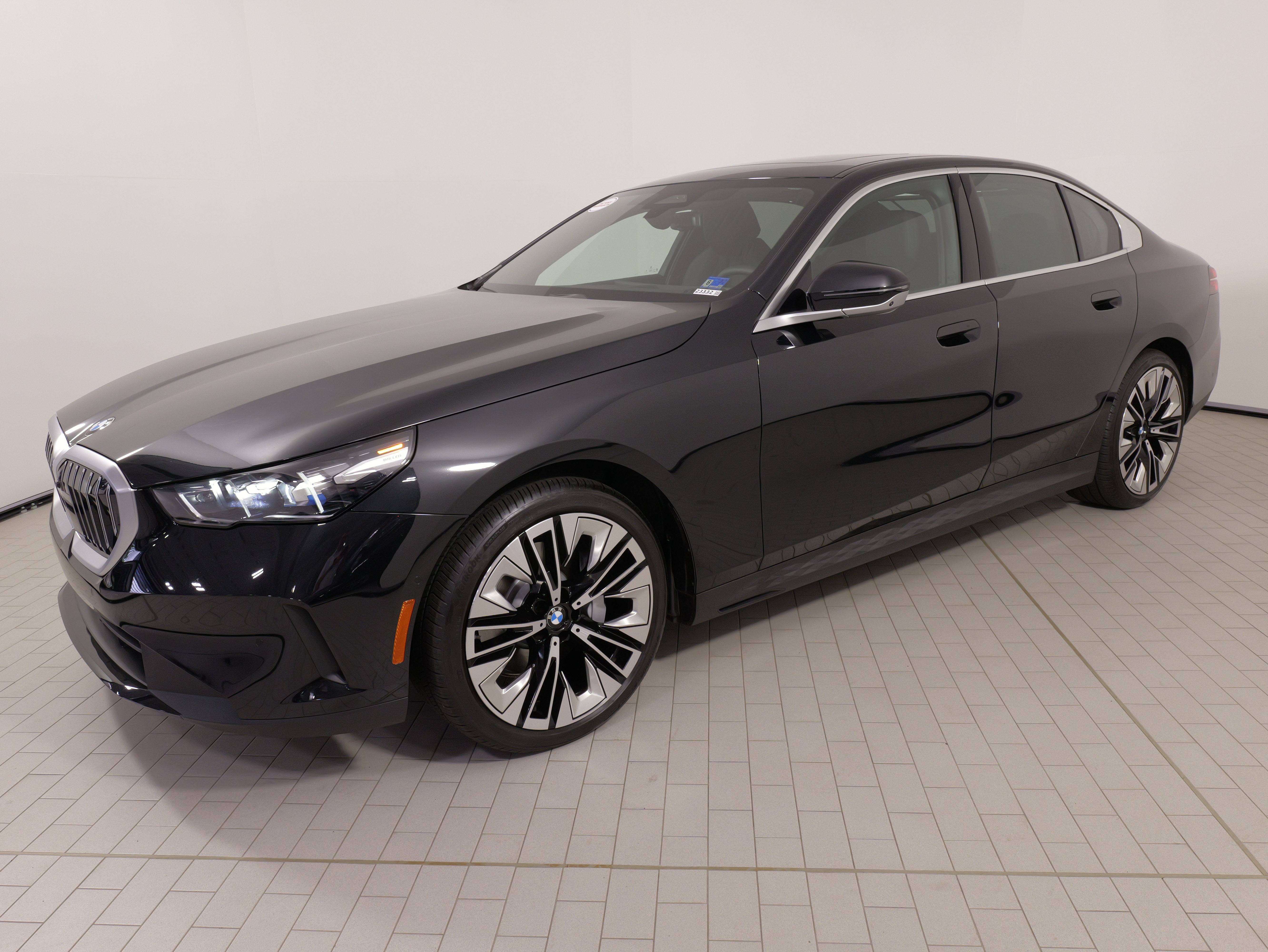 Used 2026 BMW 530i RWD image 1