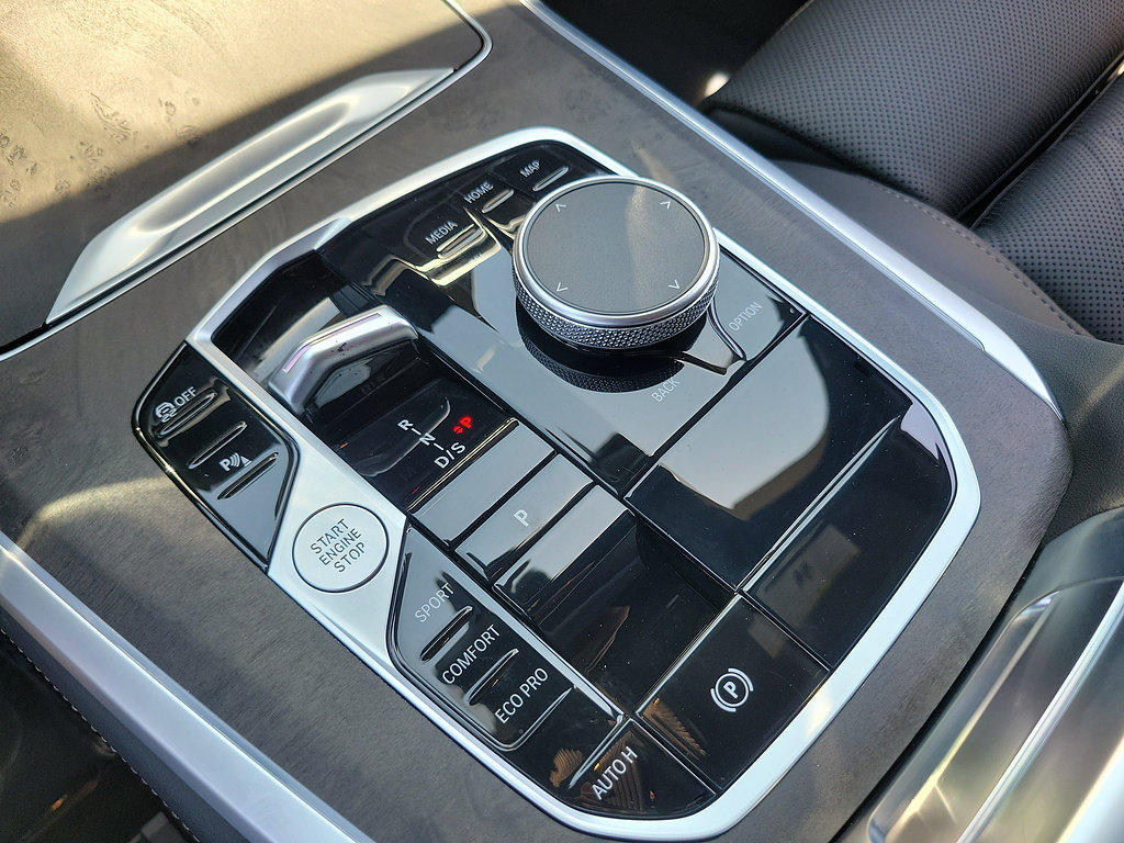 Used 2026 BMW X5 sDrive40i w/ M Sport Package RWD image 32