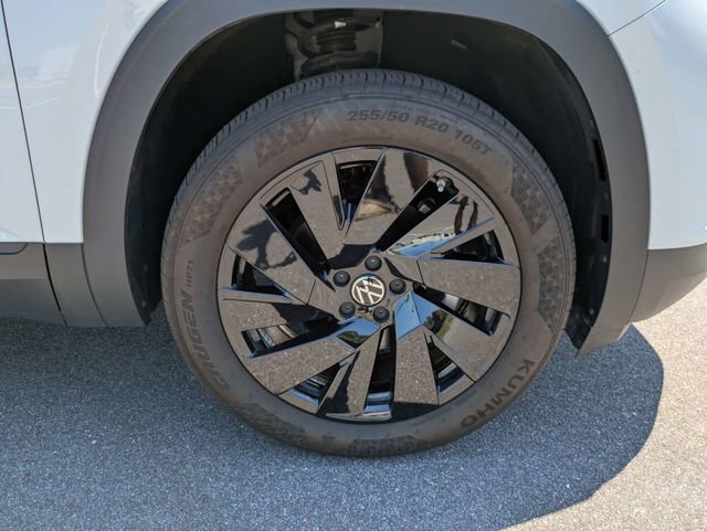 Used 2024 Volkswagen Atlas SE w/ Black Wheel Package FWD image 10