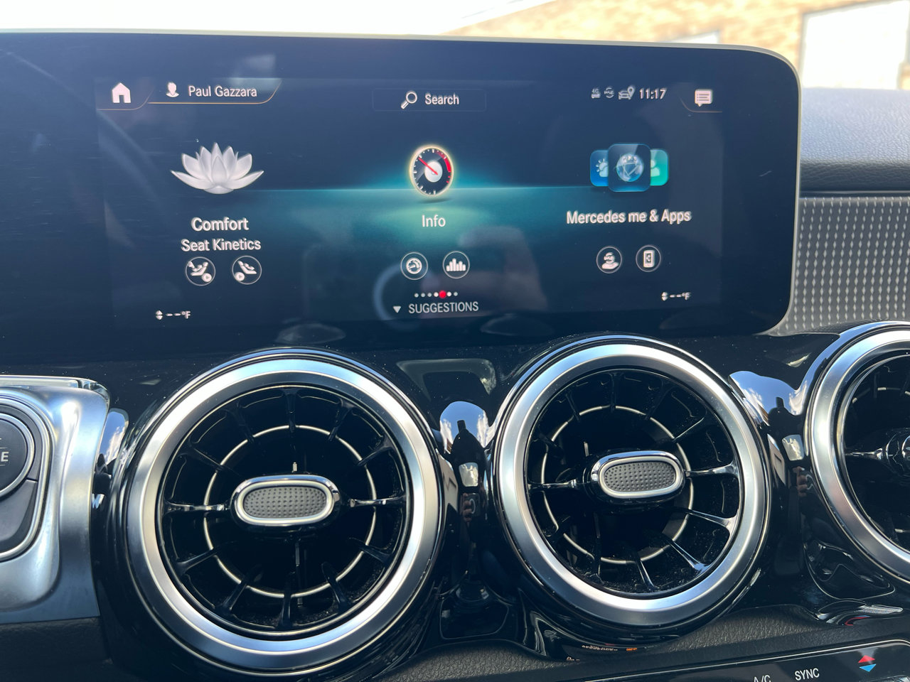 Used 2020 Mercedes-Benz GLB 250 4MATIC w/ Premium Package image 37