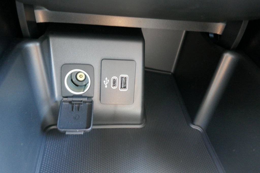 New 2025 Ford Explorer Active w/ Active Comfort Package image 19